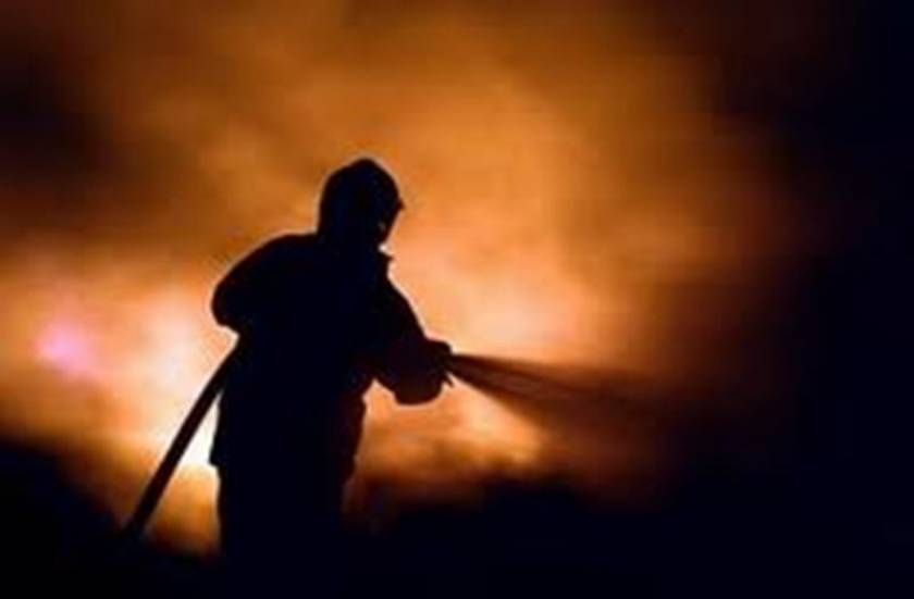 Φωτιά στο Δημητρόπουλο Αχαΐας- Κινδυνεύουν σπίτια