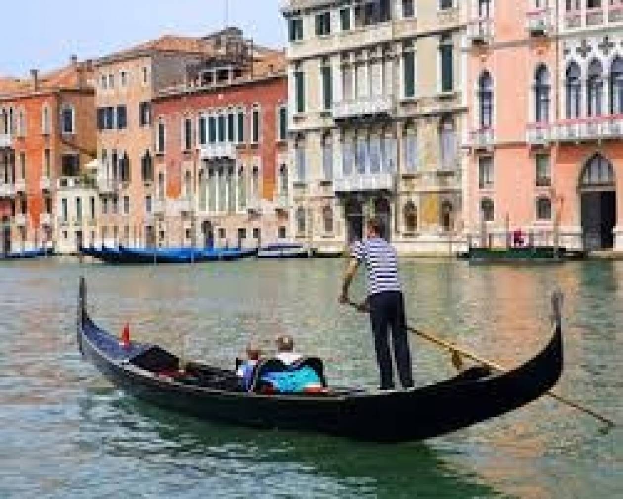 Τραγωδία με γόνδολα στη Βενετία - Νεκρός τουρίστας