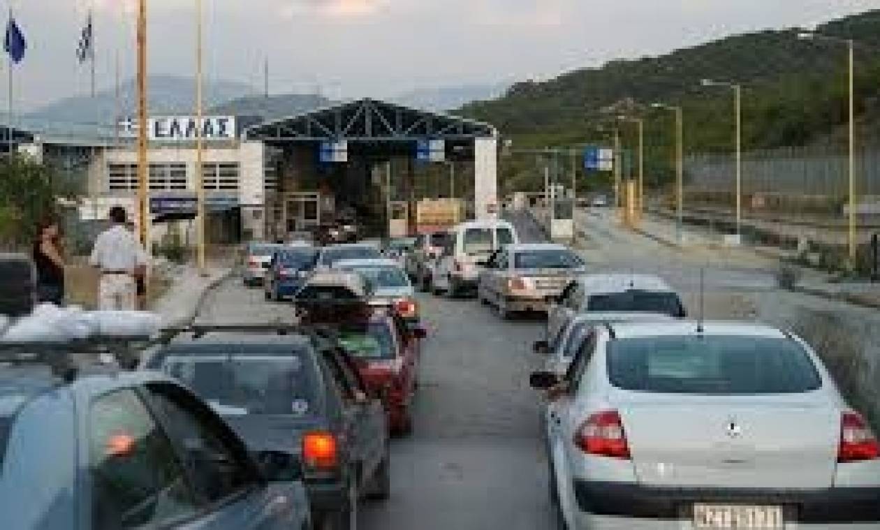 Μεγάλες ουρές στα ελληνοαλβανικά σύνορα