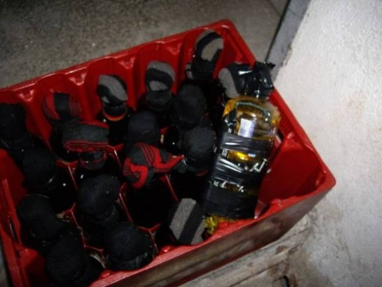 Αλλες 13 βόμβες μολότοφ βρέθηκαν στο Αριστοτέλειο