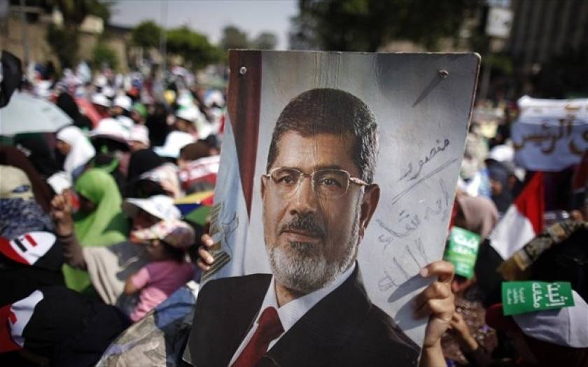 Αίγυπτος: Παρατείνεται κατά 15 ημέρες η κράτηση του Μόρσι