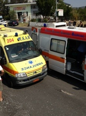 Τραγωδία στη Θεσσαλονίκη: Ι.Χ. έπεσε σε στάση λεωφορείου - Ένας νεκρός