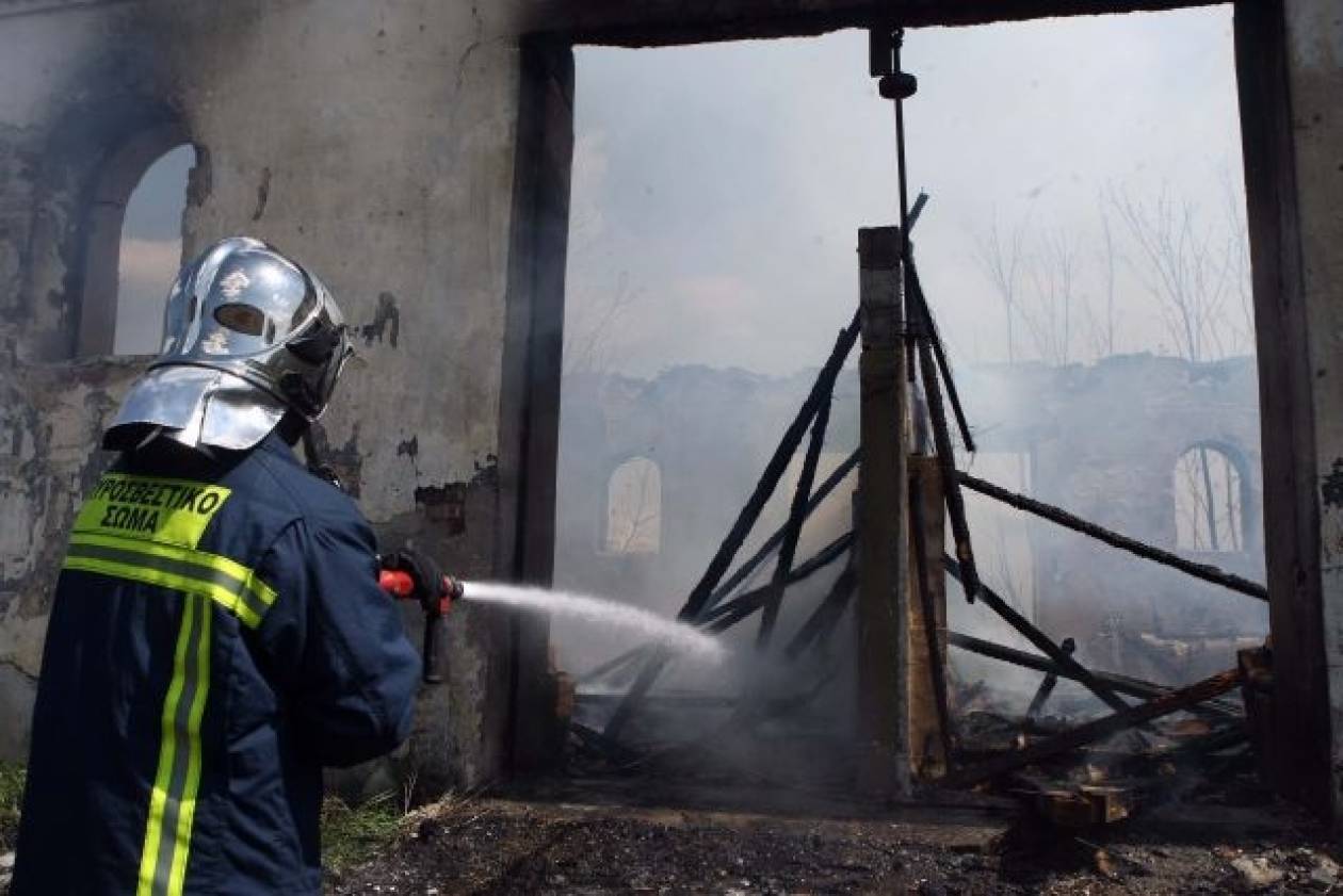 ΤΩΡΑ: Πυρκαγιά σε αποθήκη στον Γέρακα