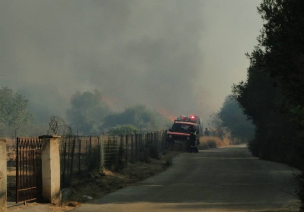 Σε εξέλιξη φωτιά στην Κεφαλονιά -  Εκκενώνονται χωριά (ΦΩΤΟ)