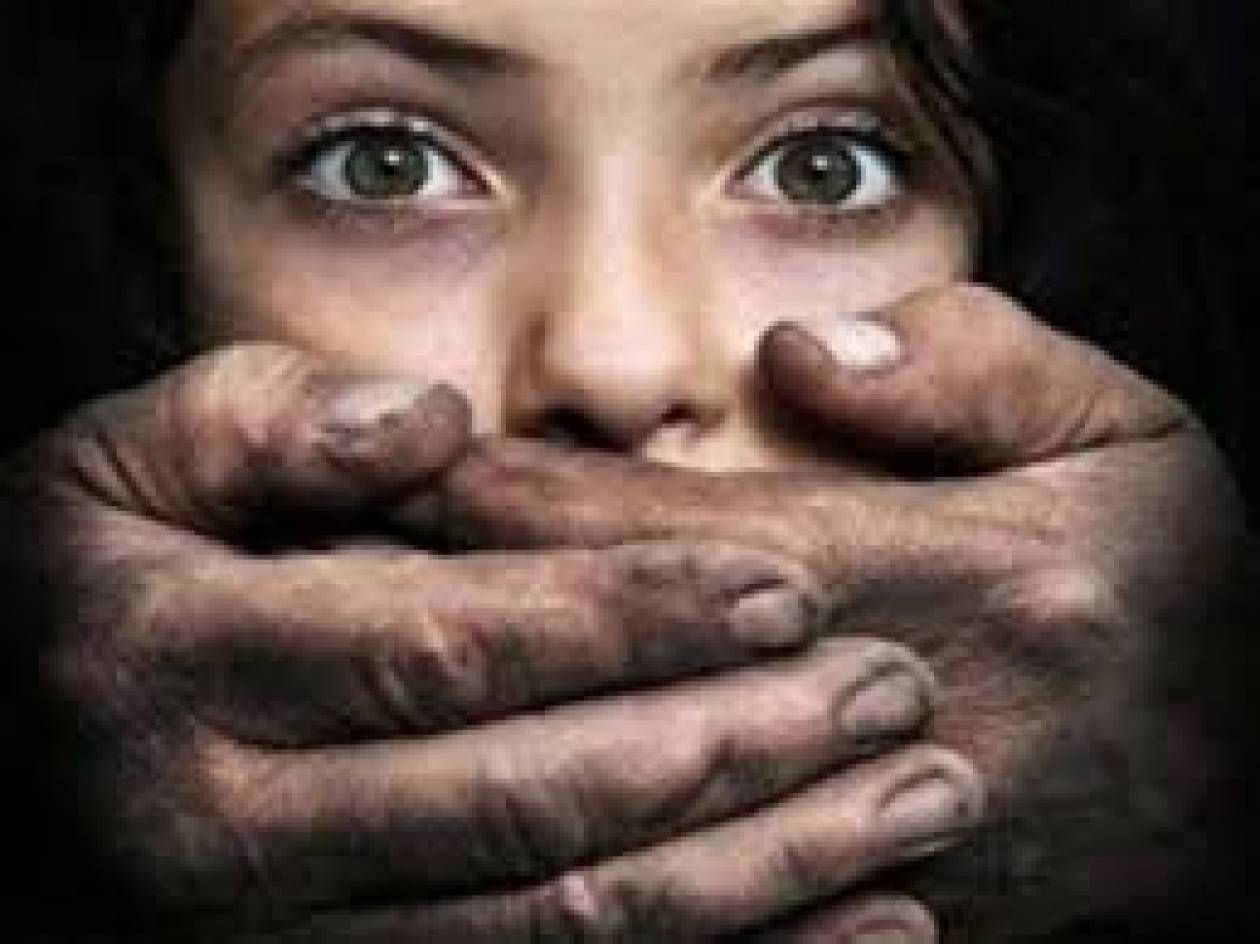 ΣΟΚ στην Ινδία: 20χρονη φωτορεπόρτερ θύμα ομαδικού βιασμού