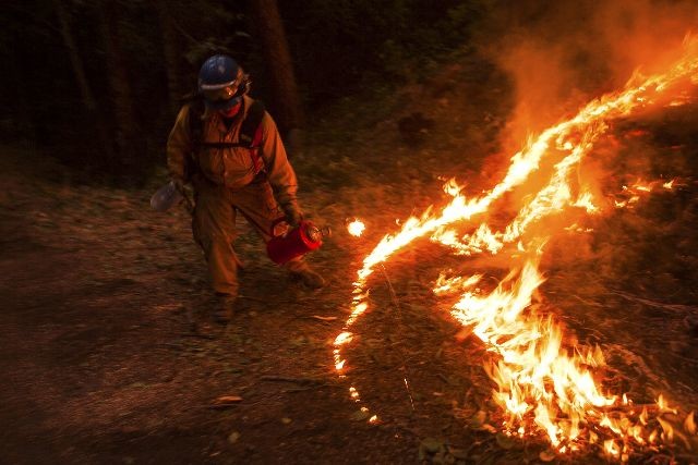 Καίγεται η Καλιφόρνια (pics)