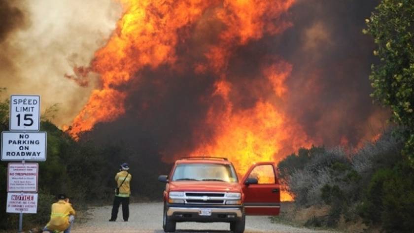 Mαίνεται η πυρκαγιά στην Καλιφόρνια