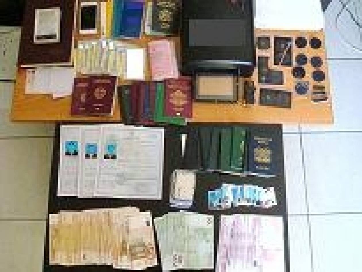 Εργαστήριο πλαστών ταξιδιωτικών εγγράφων στα Άνω Λιόσια