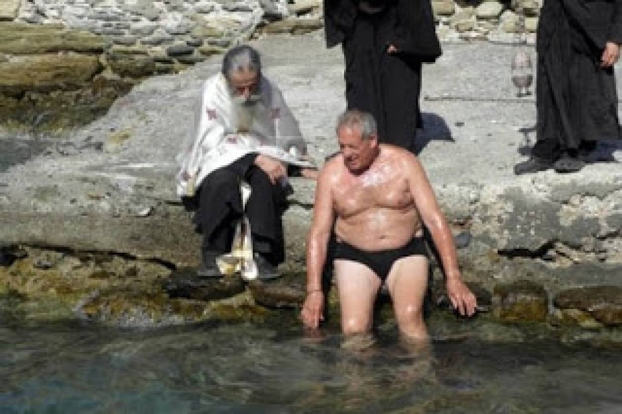 Βάπτιση στη θάλασσα του Αγίου Όρους
