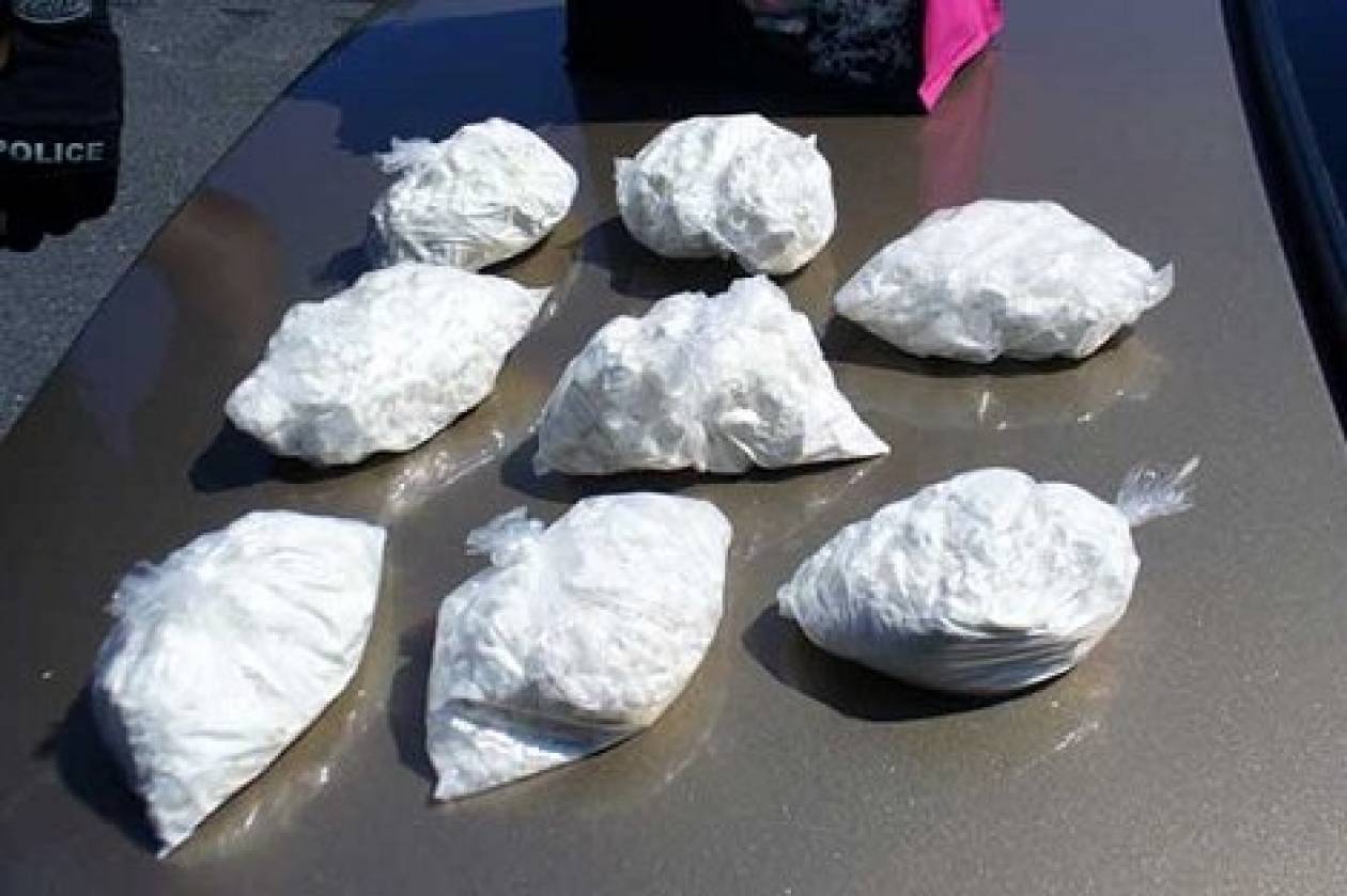 Σαντορίνη: Γυναίκα επιχείρησε να «σκορπίσει» κοκαΐνη και χάπια ecstasy