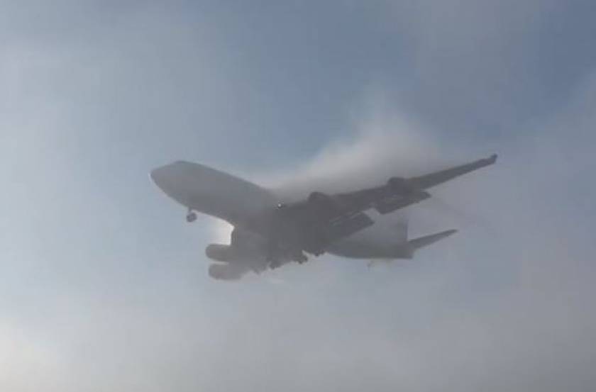 Boeing 747-φάντασμα εμφανίζεται από το πουθενά!