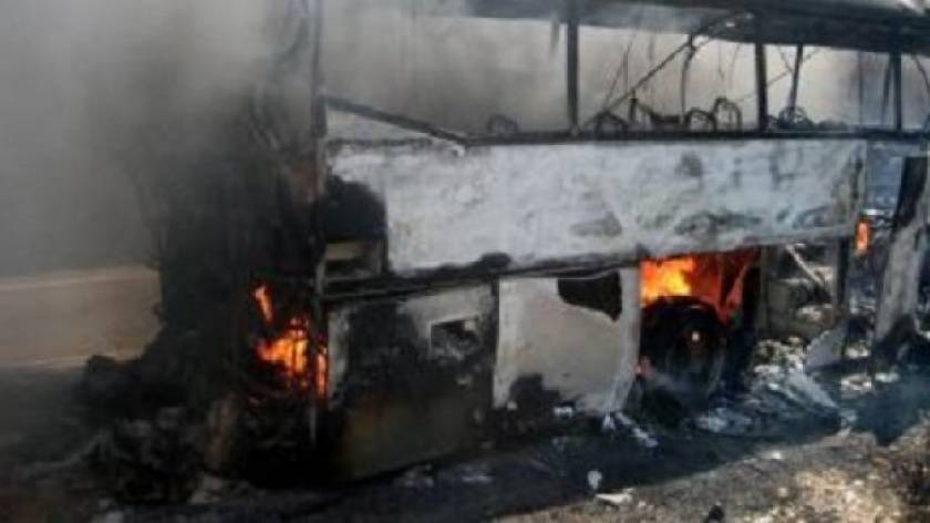 Κρήτη: Στις φλόγες λεωφορείο γεμάτο τουρίστες