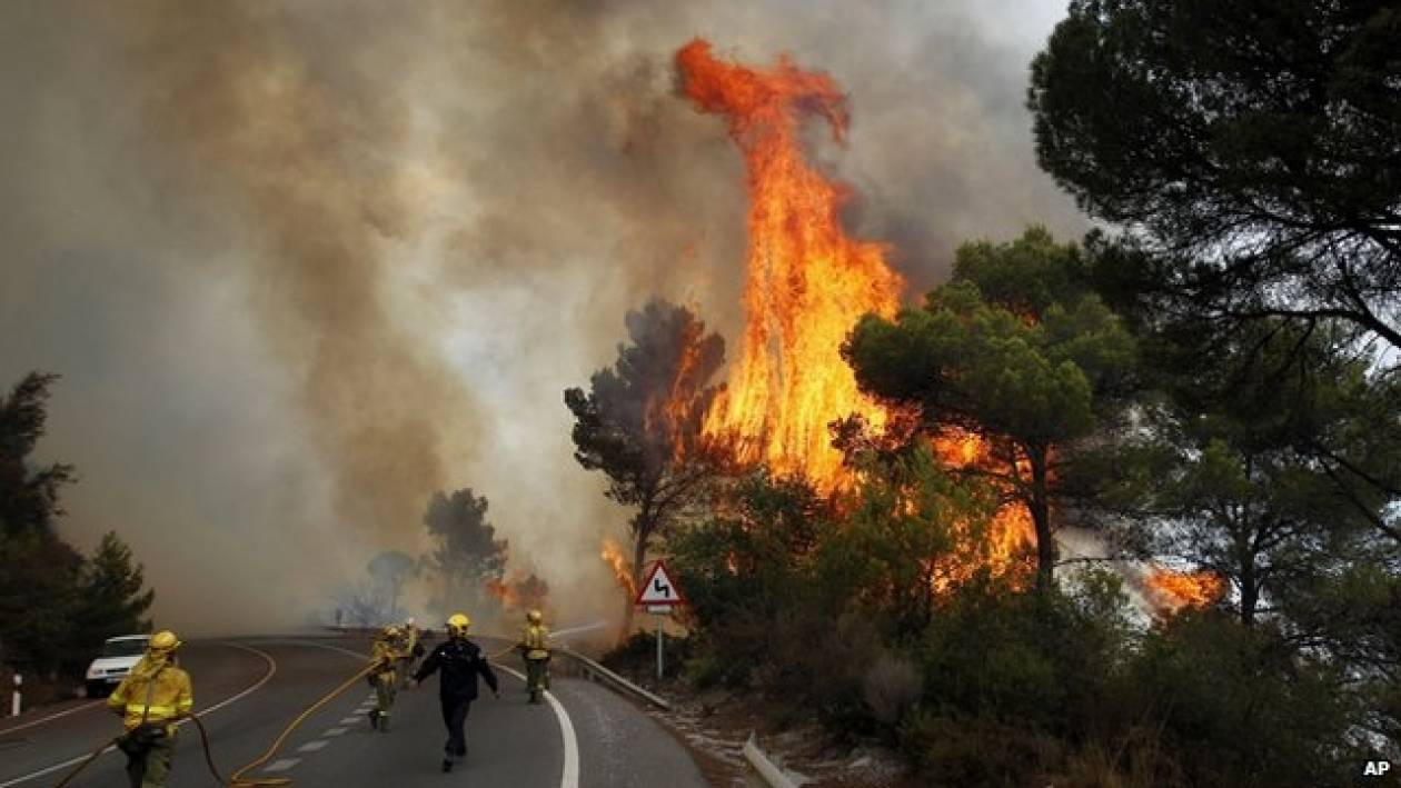 Καταστροφική πυρκαγιά στη Γαλικία έχει κάνει στάχτη 12.000 στρέμματα
