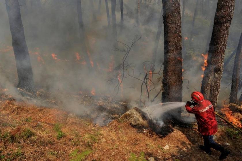 Οι πυρκαγιές απειλούν πολλά χωριά στην Πορτογαλία