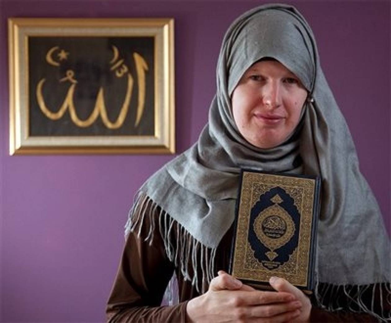 Πρώην στρατιώτης η πρώτη Βρετανίδα μουσουλμάνα τρανσέξουαλ