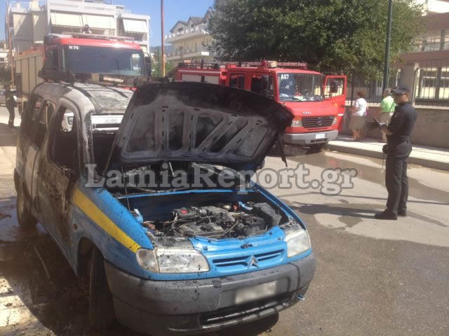 Λαμία: Αυτοκίνητο πήρε φωτιά από φορτιστή κινητού