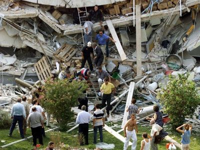 ΣΕΙΣΜΟΣ 1999: Τα 15 δευτερόλεπτα που βύθισαν στη θλίψη όλη τη χώρα