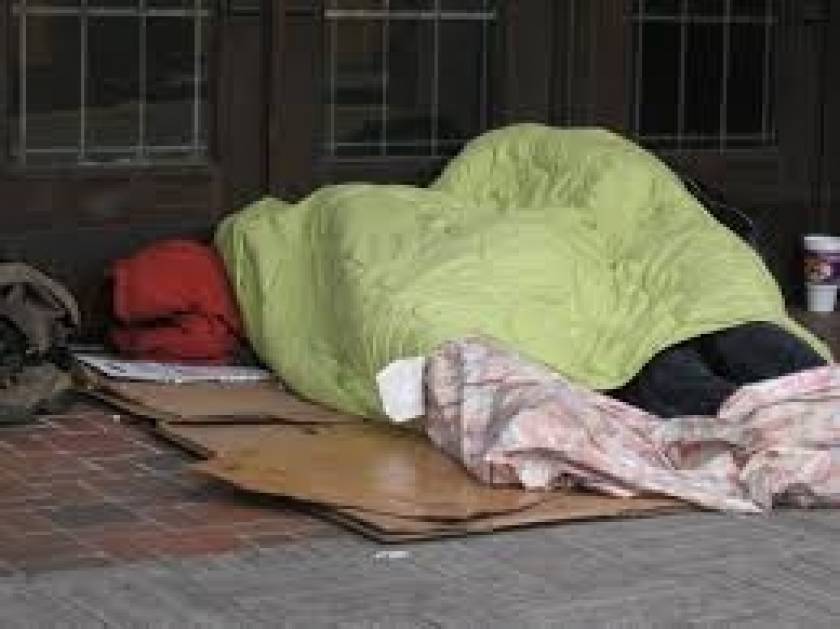 ΣΟΚ: Ζητούν από άστεγους 500 ευρώ επειδή ζουν στο δρόμο