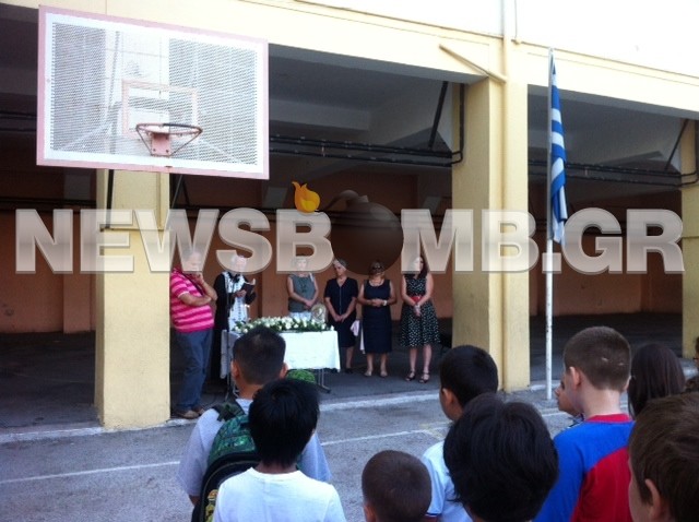 Ρεπορτάζ newsbomb.gr: H πρώτη ημέρα στο σχολείο (pics+vids)