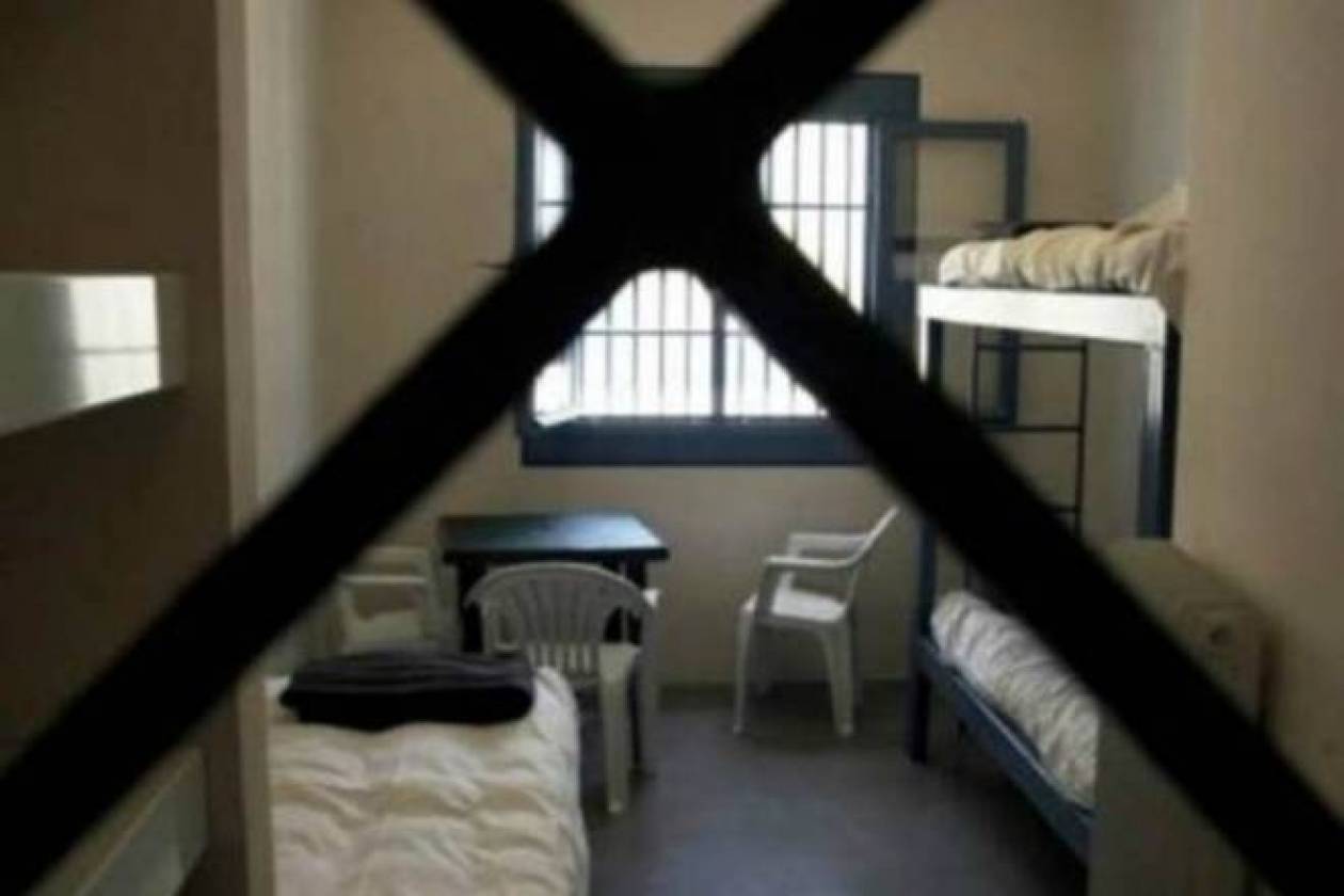 Μαχαίρια, σίδερα και κινητά σε κελιά των φυλακών Κορυδαλλού
