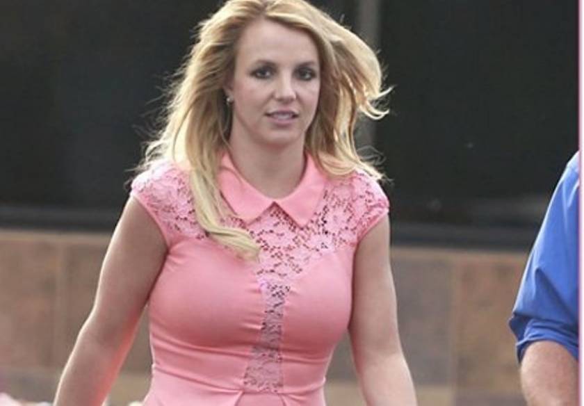 Δείτε την Britney Spears με μικροσκοπικό μπικίνι και Louboutins!