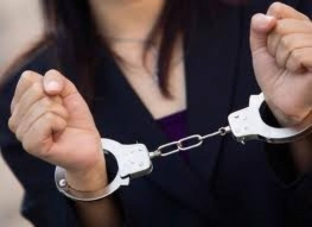 Σύλληψη με «άρωμα» γυναίκας για παράνομα παίγνια