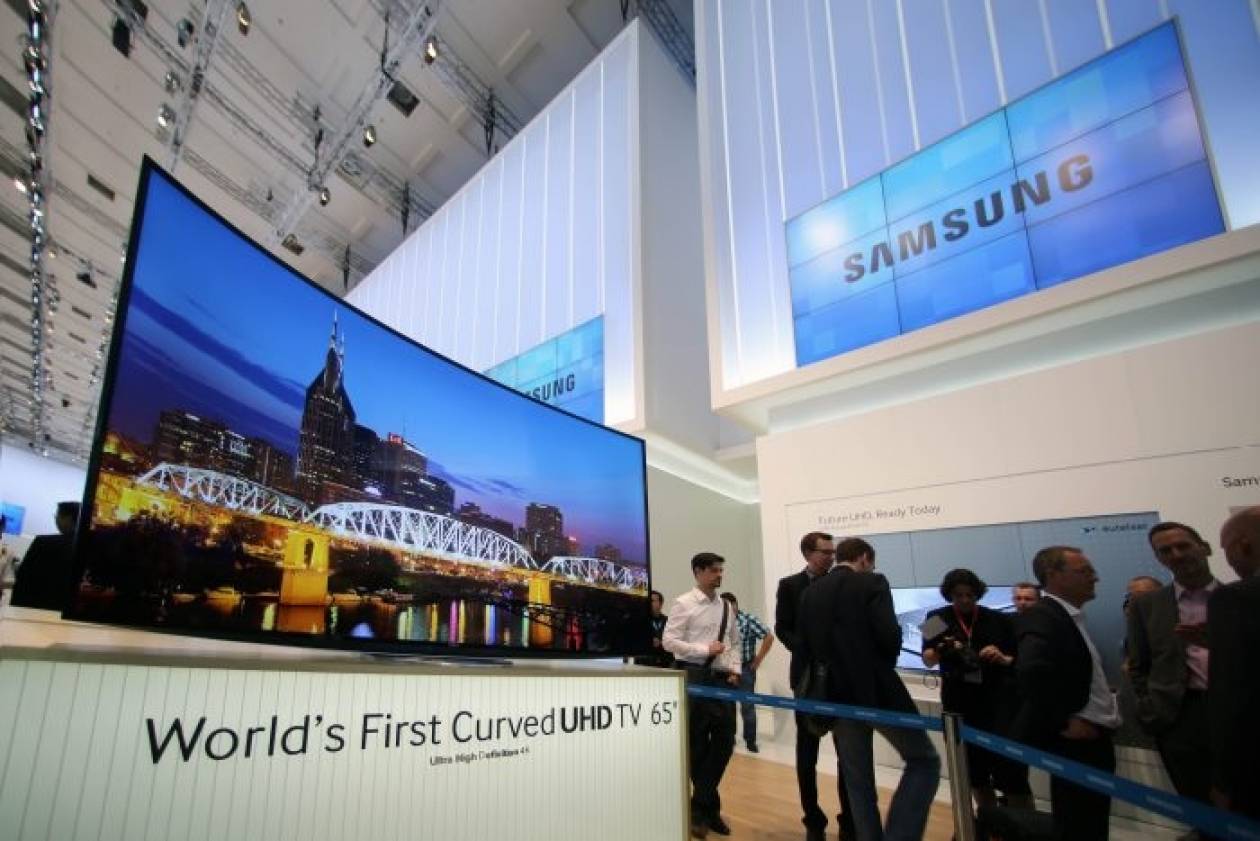 Η Samsung Electronics παρουσίασε την πρώτη κυρτή UHD TV στον κόσμο
