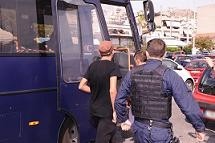 Βίντεο και φωτογραφίες από την αστυνομική επιχείρηση στο Πέραμα