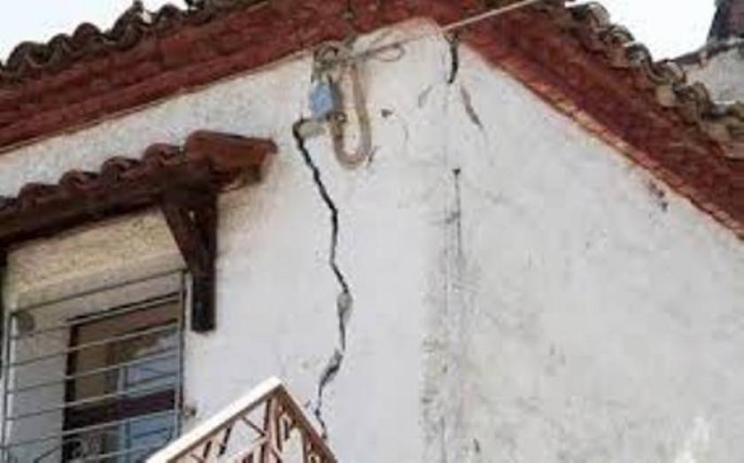 Νέες «πληγές» από τους σεισμούς στη Φθιώτιδα