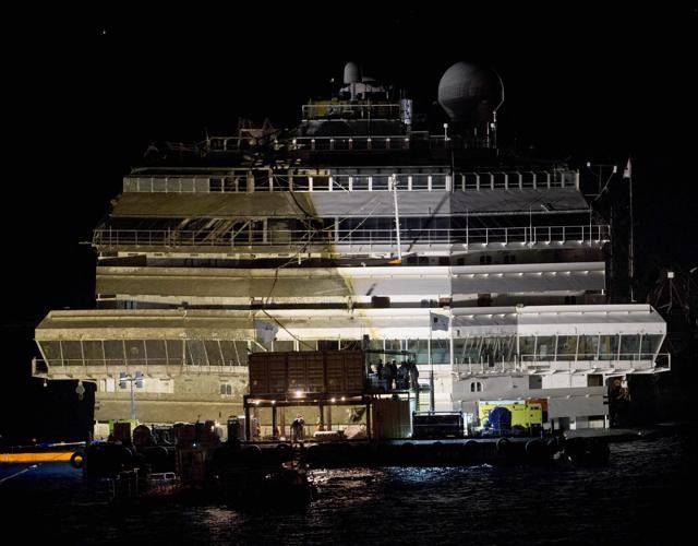 Costa Concordia: Ένα πλοίο-φάντασμα στο λιμάνι του Τζίλιο