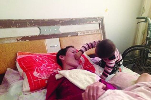 2χρονος έσωσε τη μητέρα του-Την τάιζε στόμα με στόμα για μήνες