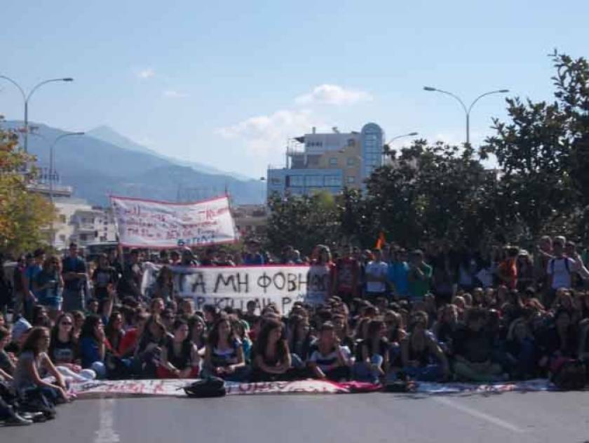 Βόλος: Με δύο πορείες ολοκληρώθηκαν οι απεργιακές κινητοποιήσεις