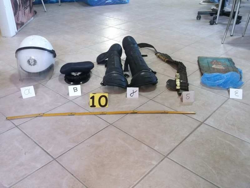 Σύλληψη αστυνομικού για τα όπλα στα γραφεία της ΧΑ στο Αγρίνιο