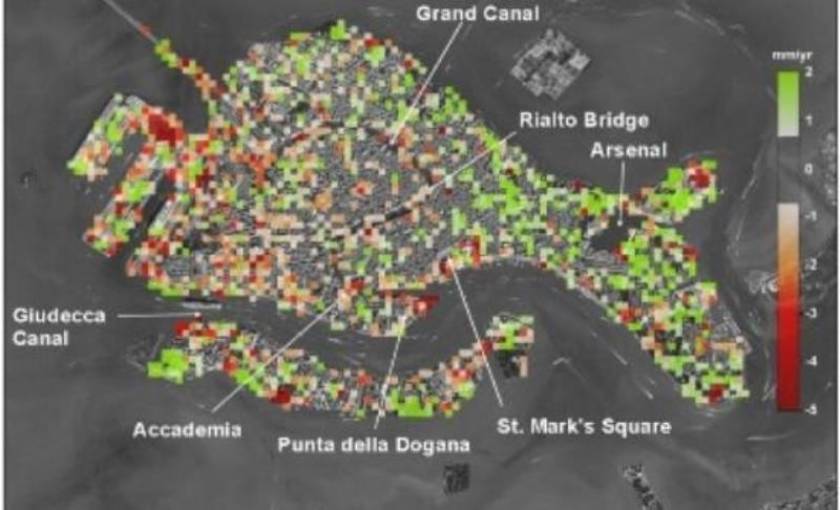Δορυφορικές εικόνες δείχνουν τη Βενετία να βυθίζεται