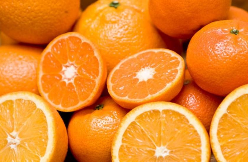 Ομογενής πήρε υποτροφία για να ξεφλουδίσει 1.200 πορτοκάλια!