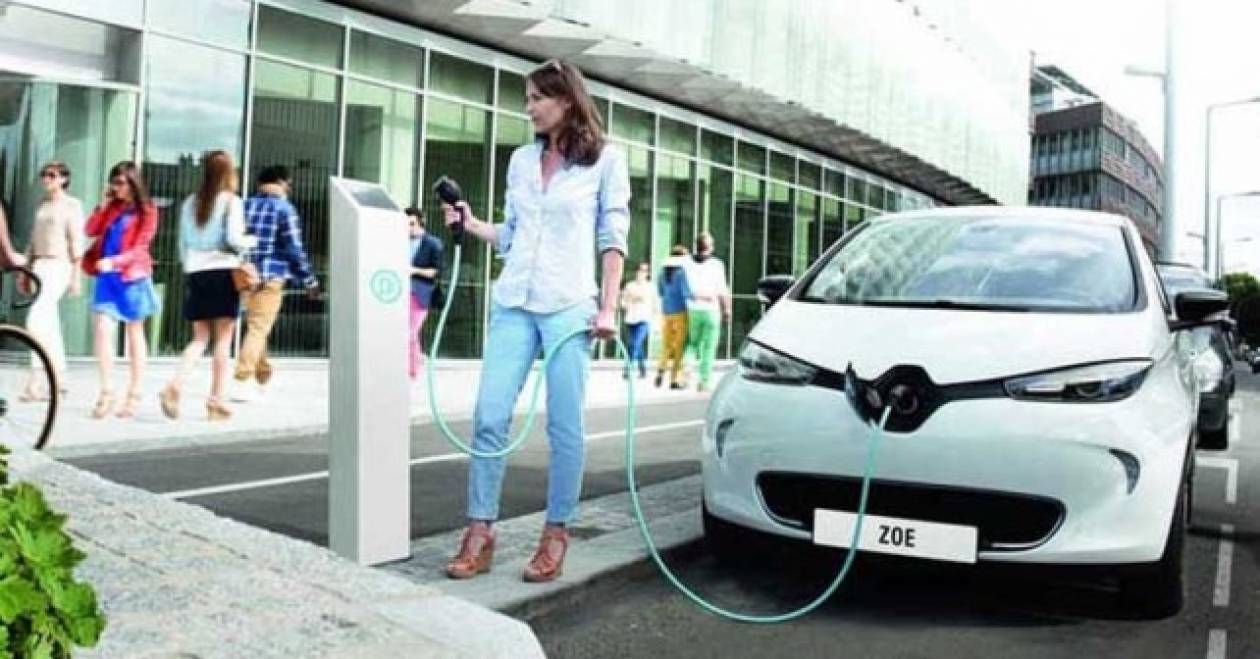Renault: Δωρεάν φόρτιση μιας ώρας για ηλεκτρικά
