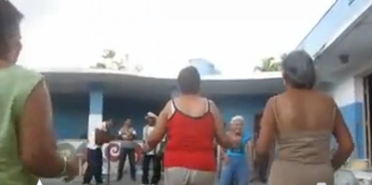 Βίντεο: Απίθανη γιαγιά χορεύει salsa