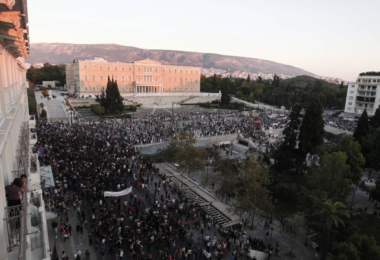Σε εξέλιξη αντιφασιστικό συλλαλητήριο στο κέντρο της Αθήνας