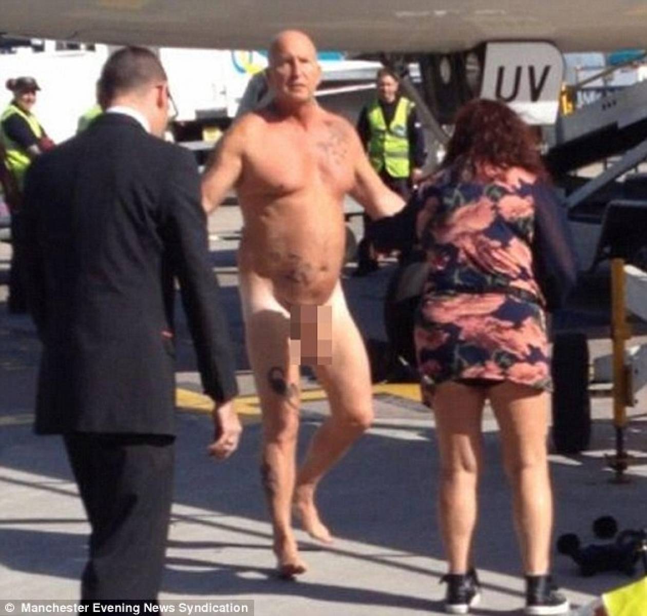 Μέθυσε,έμεινε γυμνός,τον χαστούκισε η φίλη του και συνελήφθη(pics+vid)
