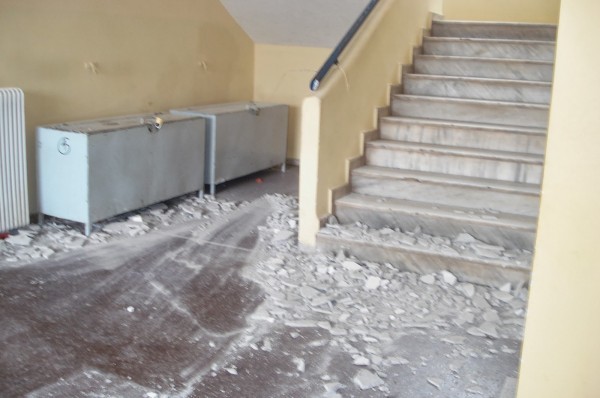ΕΙΚΟΝΕΣ ΣΟΚ: Έπεσε στέγη σχολείου μόλις σχόλασαν οι μαθητές