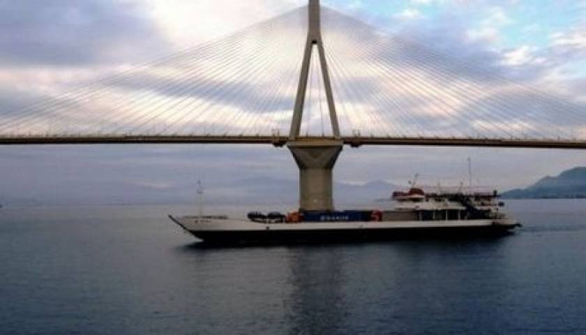 ΕΚΤΑΚΤΟ: Ψάχνουν άνδρα που έπεσε από τη γέφυρα Ρίου – Αντιρρίου