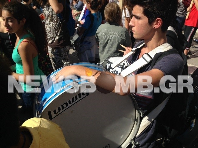 Διαμαρτυρία μαθητών μουσικών σχολείων στο Υπ. Εσωτερικών (pics+video)