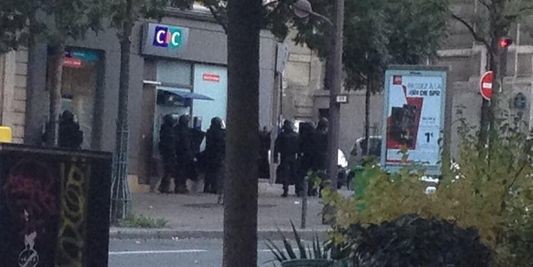 Ελεύθεροι οι δυο όμηροι από την τράπεζα της Γαλλίας (pics) 
