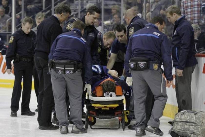 Βίντεο - ΣΟΚ: Ανατριχιαστικός τραυματισμός παίκτη στο χόκεϊ πάγου