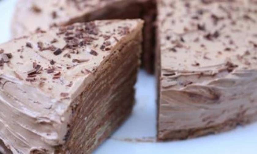 Συνταγή για πανεύκολη τούρτα από κρέπες και κρέμα σοκολάτας!