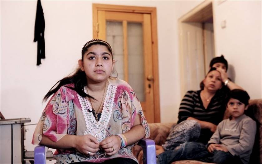 Επίθεση δέχτηκε η Λεονάρντα,η 15χρονη Ρομά που απελάθηκε από τη Γαλλία