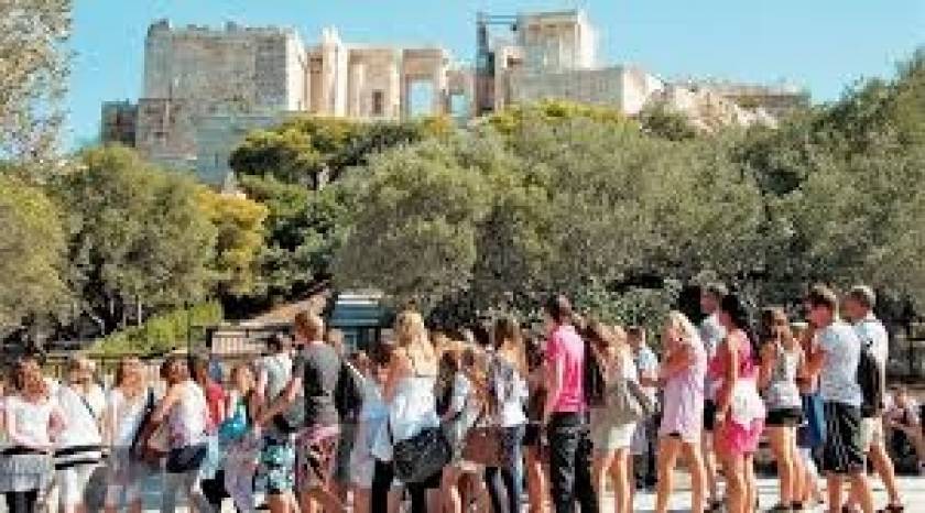 «Άλμα» 12,3% στις αφίξεις τουριστών το πρώτο εξάμηνο του 2013