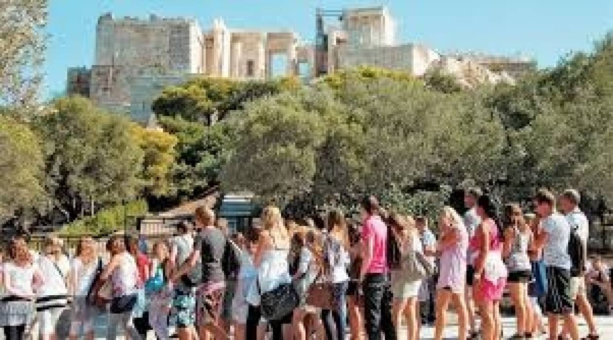Ελληνικός τουρισμός: Στόχος 24 εκατ. τουρίστες ώς το 2021