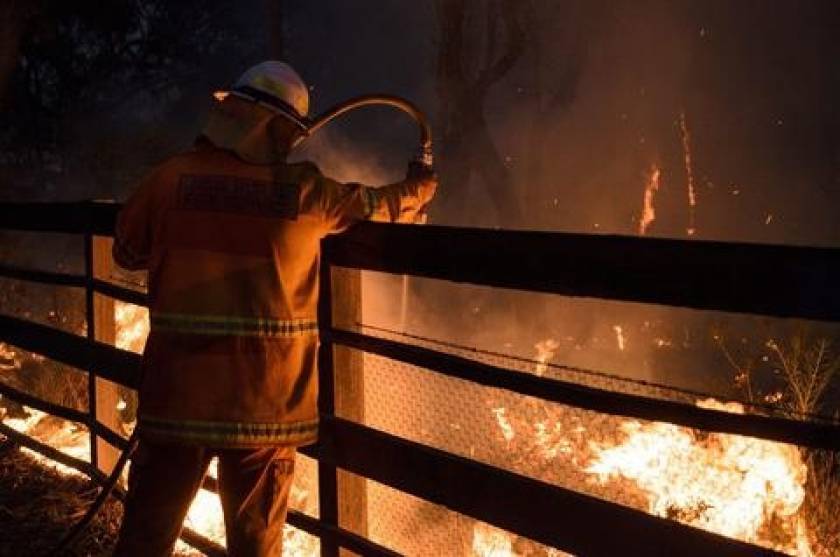 Aυστραλία: Χιλιάδες εγκαταλείπουν τα σπίτια τους λόγω των πυρκαγιών