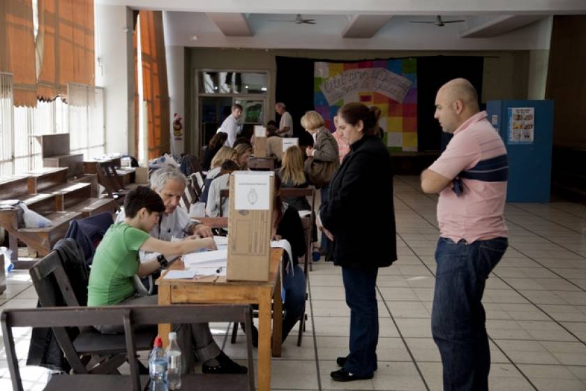 Αργεντινή:Διαφαινόμενη νίκη της αντιπολίτευσης στις ενδιάμεσες εκλογές